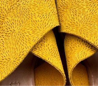 Sandalias Fiordi mujer amarillo y cuero en tiras