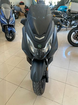 Mitt GTS 125 2022 Negra 8000km con financiacion