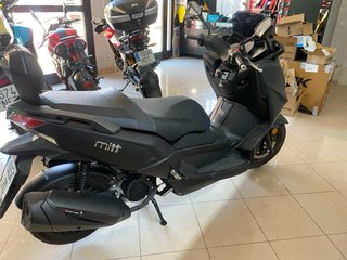 Mitt GTS 125 2022 Negra 8000km con financiacion