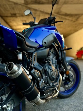 Yamaha MT-07 Naked Azul y Negra