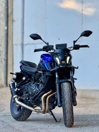 Yamaha MT-07 Naked Azul y Negra