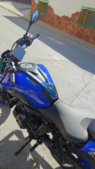 Yamaha MT-07 Naked Azul y Negra
