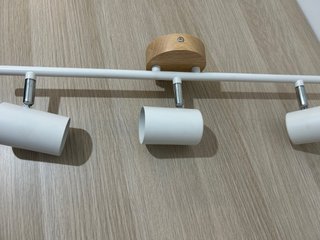 Lámpara de techo 3 luces madera y metal