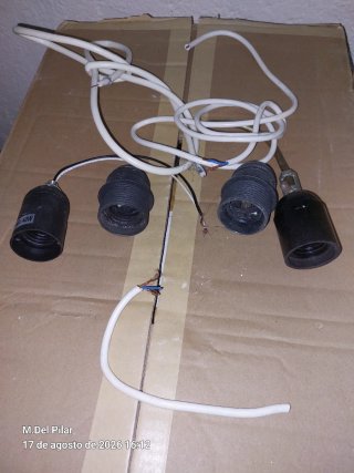 Casquillos y cables para lámparas