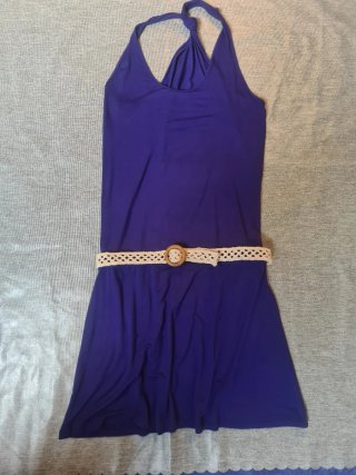 Vestido halter morado intenso y cinturón crochet