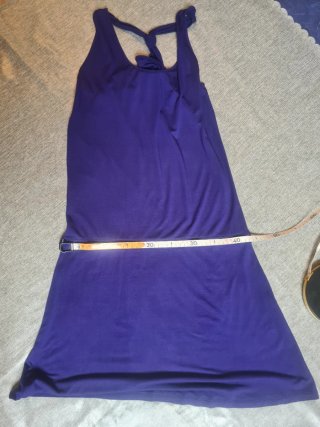 Vestido halter morado intenso y cinturón crochet
