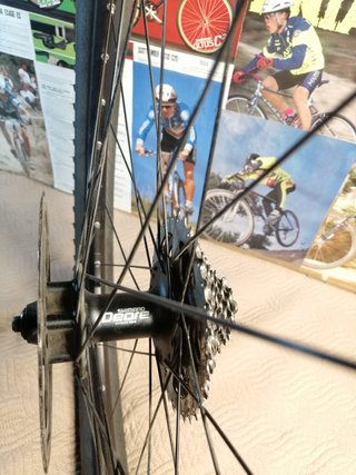 Rueda completa Shimano Deore LLanta WTB Disco Avid