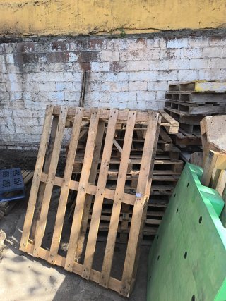 Palets de madera variados