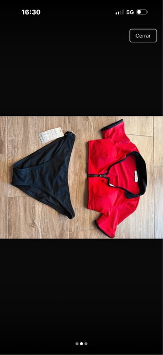 Bikini Top Rojo y Braga Negra