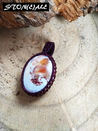 Collana con ciondolo in macrame con opale di fuoco