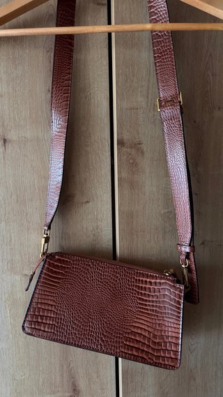 Bolso Guess Marrón Cocodrilo Dorado