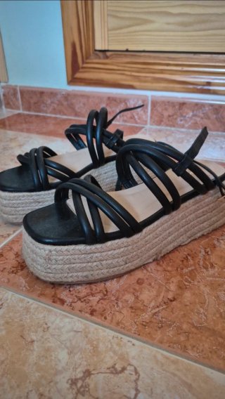 Sandalias negras esparto plataforma
