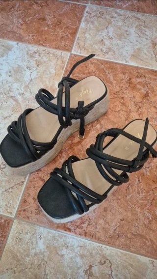 Sandalias negras esparto plataforma