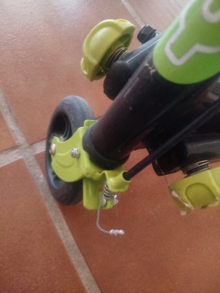 Patinete infantil verde y negro