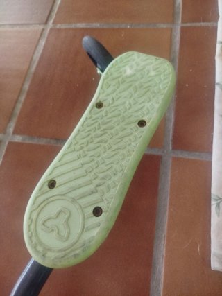 Patinete infantil verde y negro
