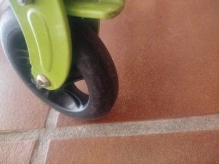 Patinete infantil verde y negro