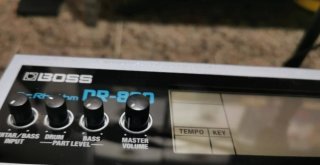 Caja de ritmos Boss DR-880