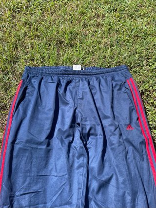 Pantalón Adidas Vintage Azul con Bandas Rojas