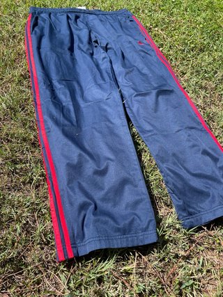 Pantalón Adidas Vintage Azul con Bandas Rojas