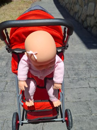 Carrito de muñecas Mimittos rojo