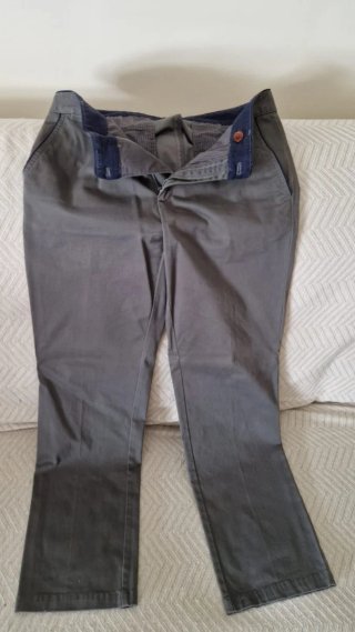 Pantalón chino Emidio Tucci gris