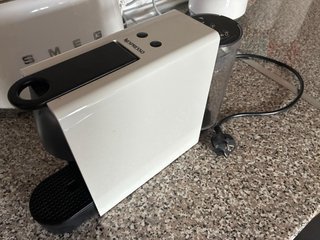 Cafetera Nespresso Essenza Mini Blanca