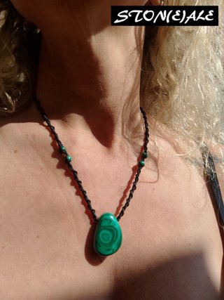 Girocollo in macrame con malachite
