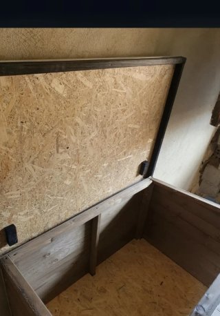 Caseta para perro de madera y metal