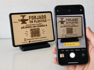 Soporte QR personalizado para reseñas de negocios