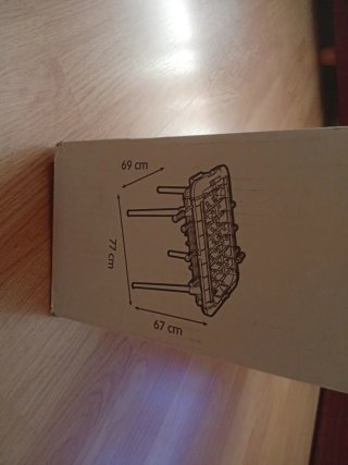 Futbolín de mesa naranja y negro