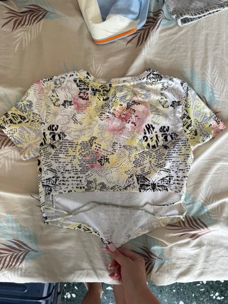 Top Bershka multicolor con estampado