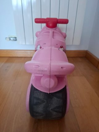 Moto correpasillos Hello Kitty rosa