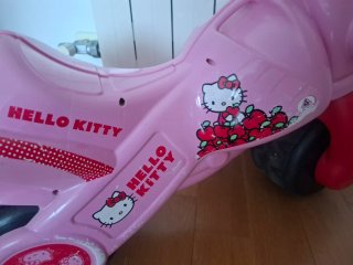 Moto correpasillos Hello Kitty rosa