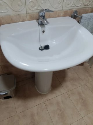 Lavabo con pie Roca