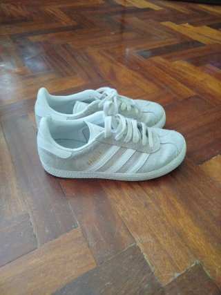 Adidas Gazelle gris claro