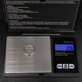 Anillo de oro de 18k con piedra. 1.06 g. T-13.
