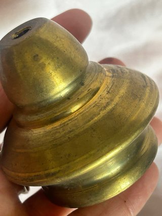 Porcelana para camas antiguas con remate de latón