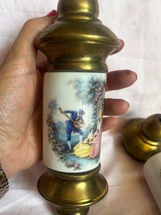 Porcelana para camas antiguas con remate de latón