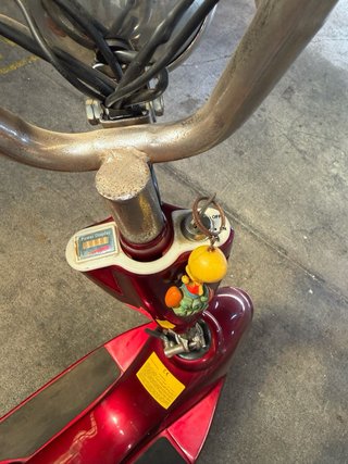 Eléctrico Scooter con Sillín y cargador/A reparar
