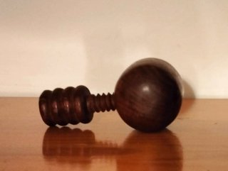 Cascanueces de tornillo madera