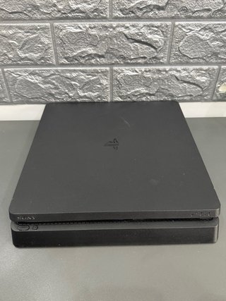 PS4 Slim 500GB + 3 FIFA + Controller Nacon