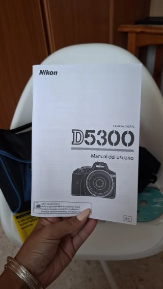 Cámara Nikon D5300 + Objetivo AF-P 18-55mm VR