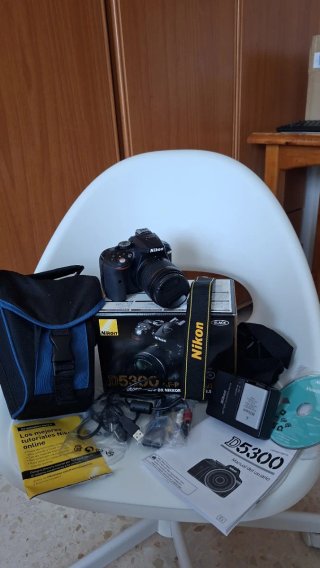 Cámara Nikon D5300 + Objetivo AF-P 18-55mm VR