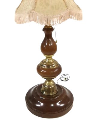 Preciosa lámpara antigua de madera y latón