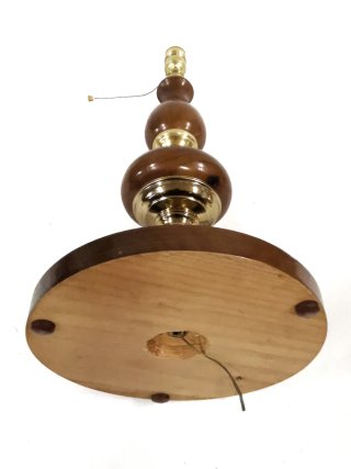 Preciosa lámpara antigua de madera y latón