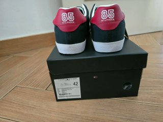 Zapatillas Tommy Hilfiger Azul marino y Rojas