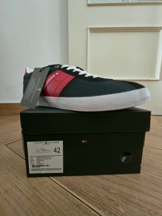 Zapatillas Tommy Hilfiger Azul marino y Rojas