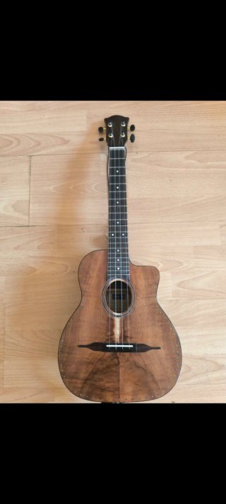 Ukelele Tenor del luthier Bruce Wei, Koa Maciza
