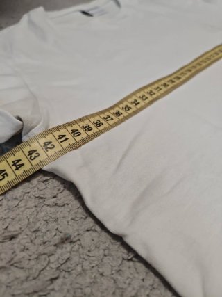 Camiseta Bershka Blanca Logo Bordado