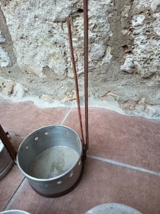 Antigua fiambrera/marmita metálica